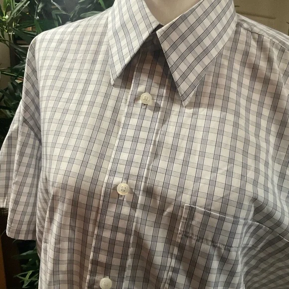 “BALMAIN” PARIS Men’s Checkered White and Grey 3/4 Sleeve Button Up Shirt. - Picture 3 of 7